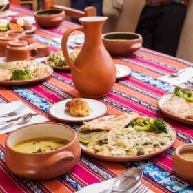 Repas traditionnel péruvien chez l'habitant
