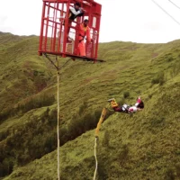 Plateforme de saut à l'élastique à Cusco au Pérou