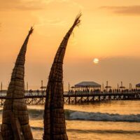 Plage de Huanchaco à Trujillo au Pérou