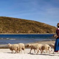 Rencontre avec les habitants du Lac Titicaca au Pérou