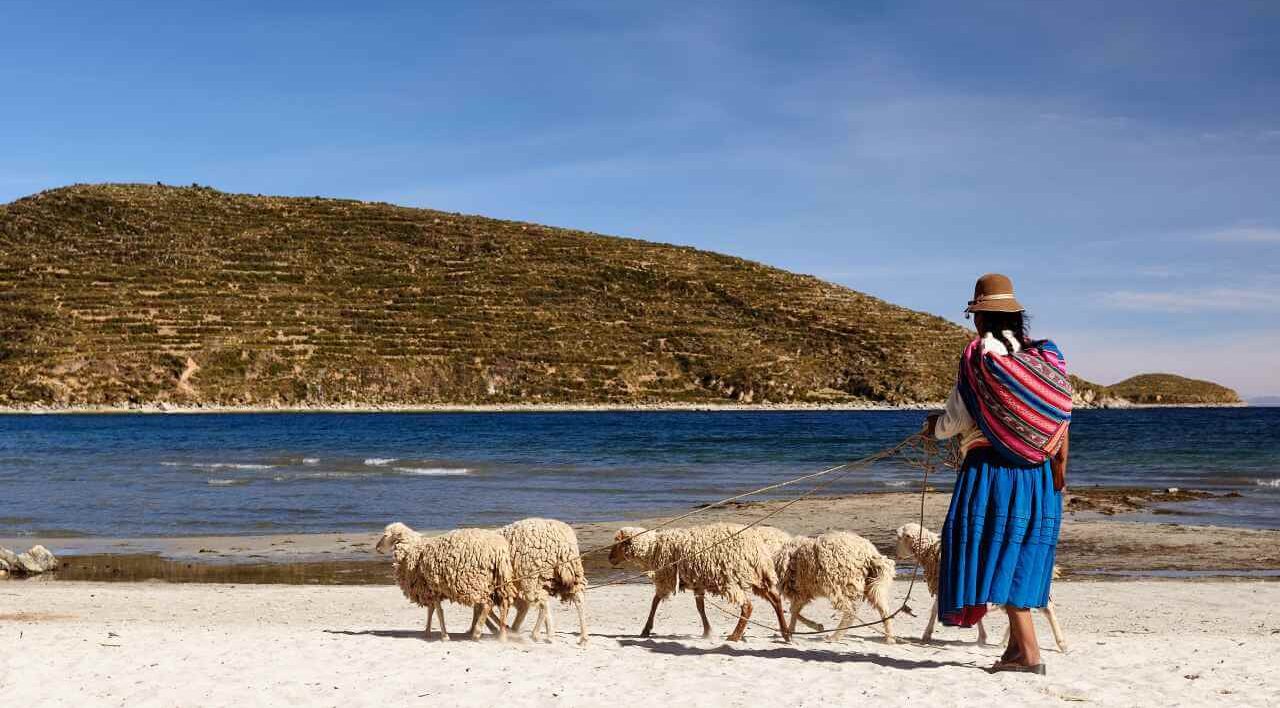 Rencontre avec les habitants du Lac Titicaca au Pérou