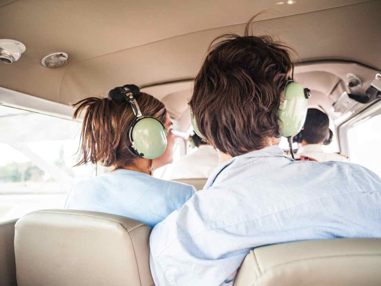 Couple dans un avion au-dessus de Nazca