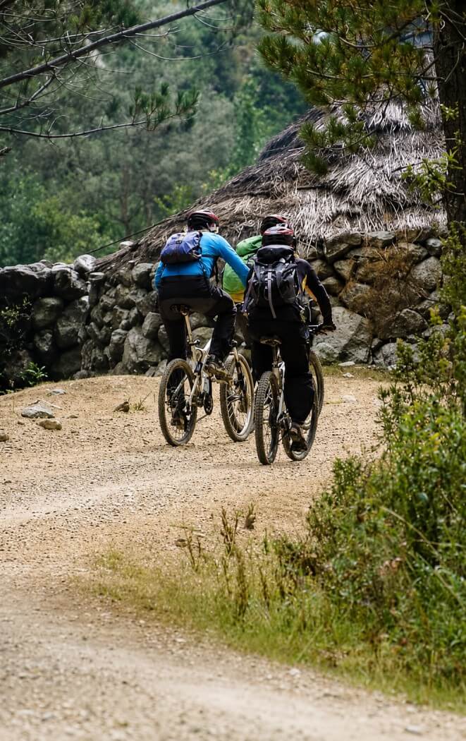 Balade en VTT entre Maras et Moray